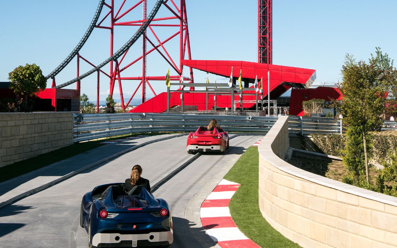 Famille-profitant-dune-attraction-aquatique-à-PortAventura