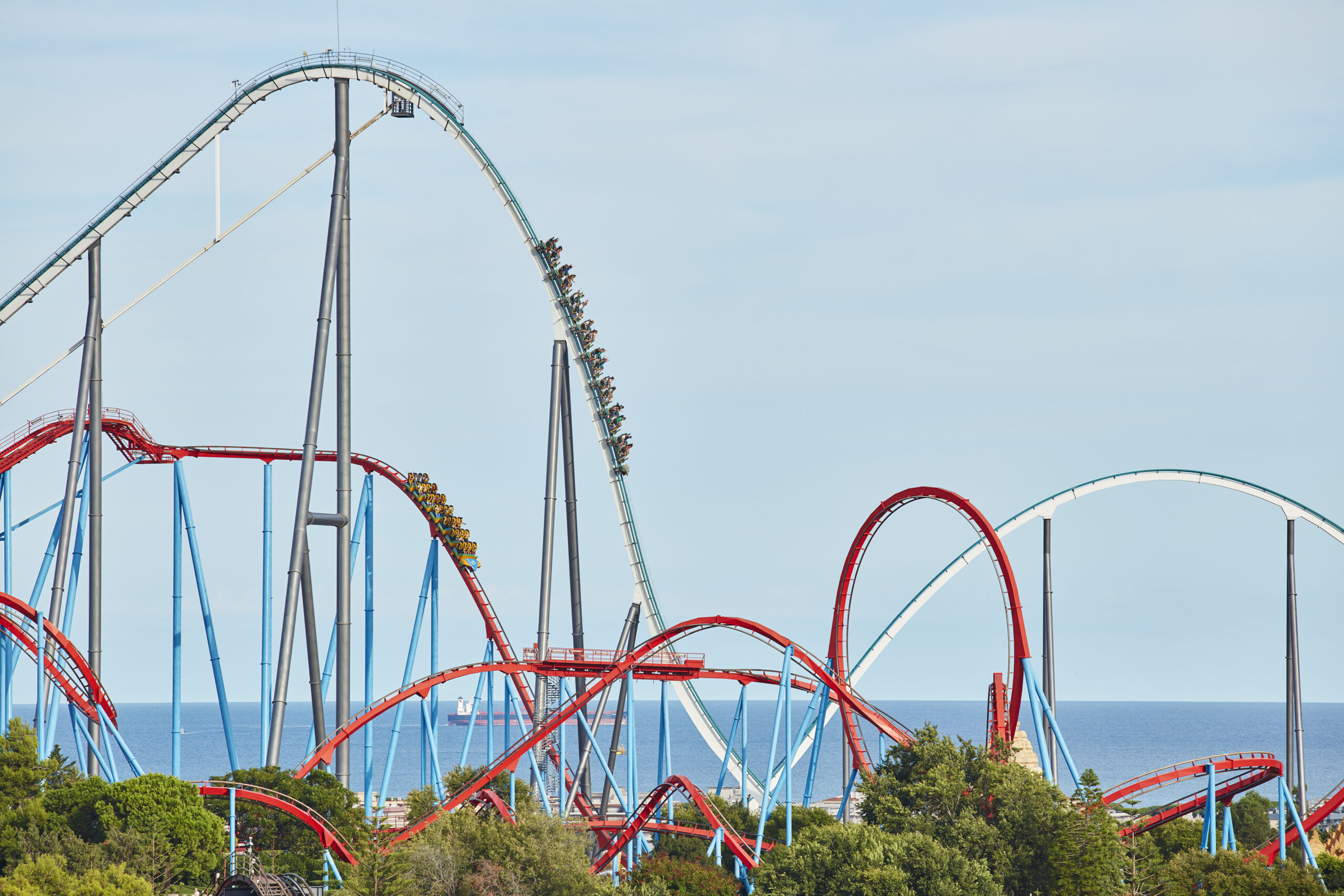 Montagnes-russes-Shambhala-et-Dragon-Khan-à-PortAventura