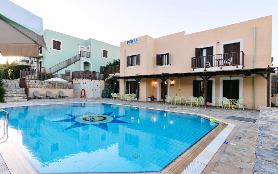Vue piscine et appartements Perla en Crête vacances en Grèce pour CSE