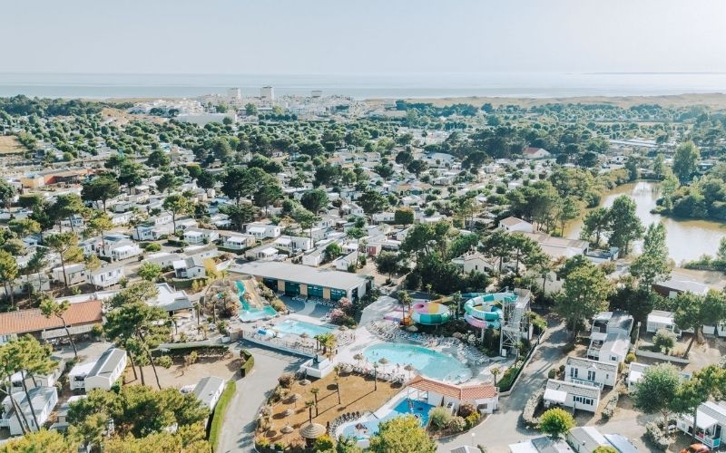 Vue aerienne camping Tropicana Saint Jean de Monts avec vue mer