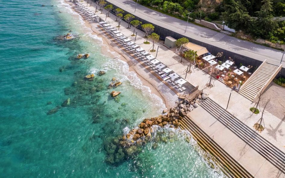 Plage en contrebas de l'hôtel Piram avec un accès direct