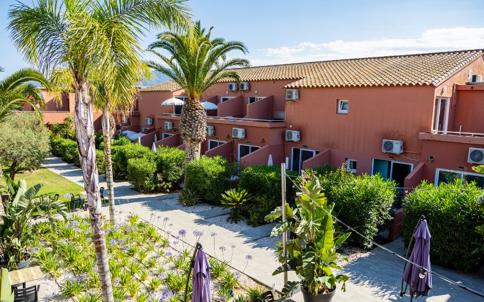 argeles-camping-anitea-argeles-appartements-allée