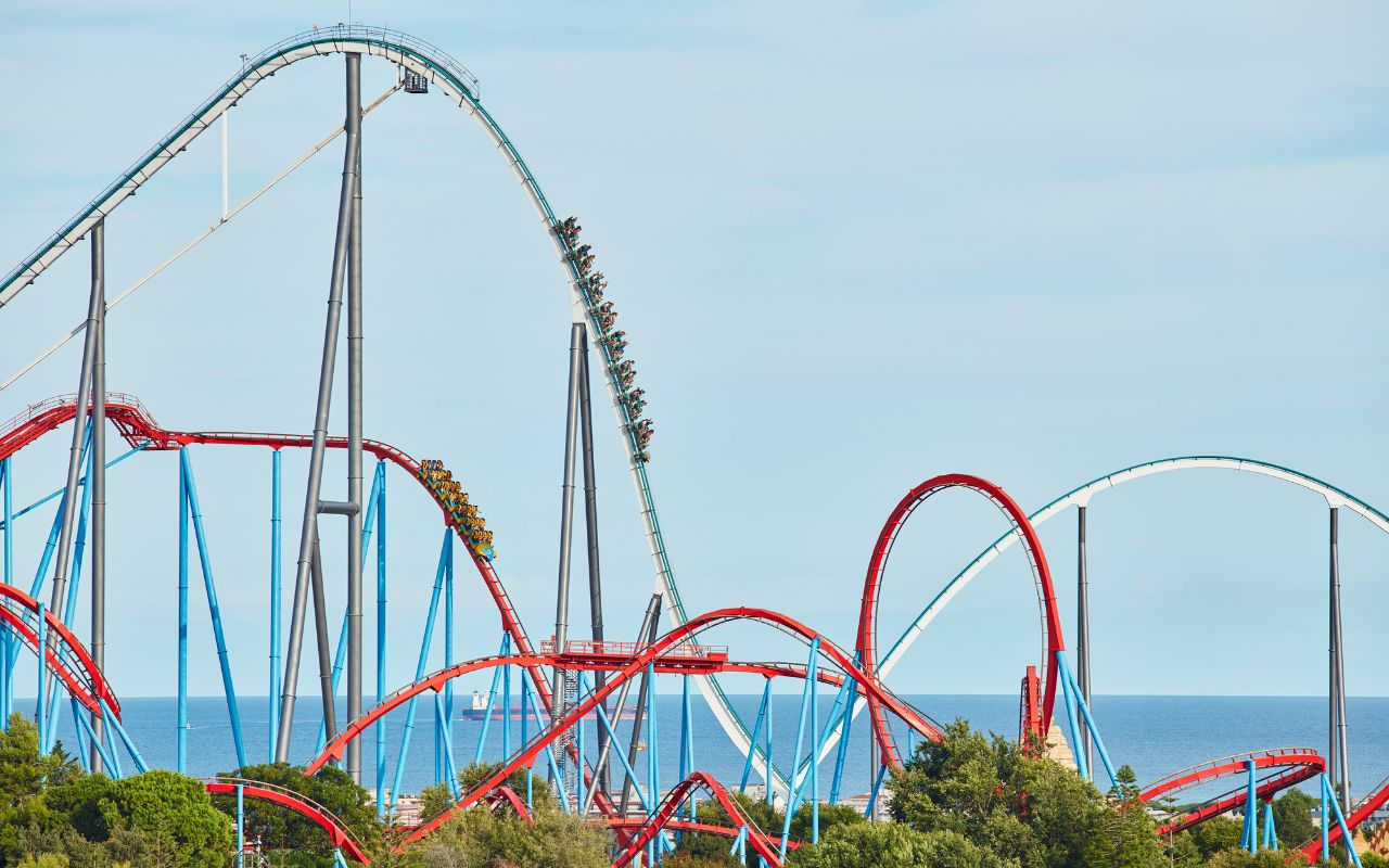 Attraction Shambhala la plus grande d'Europe au Parc PortAventura World