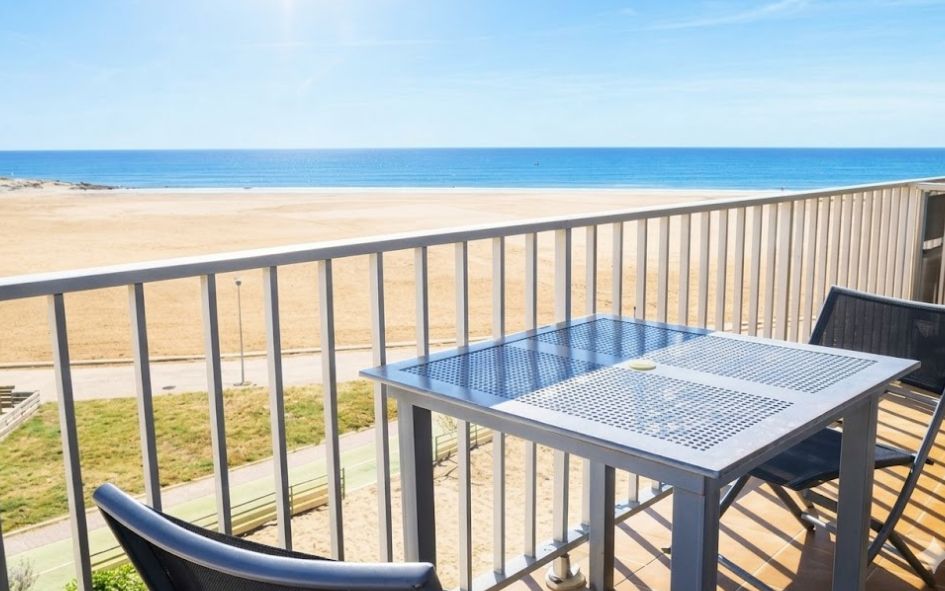 Location de studio en bord de mer avec vue dégagée sur la mer à la résidence Le Neptune