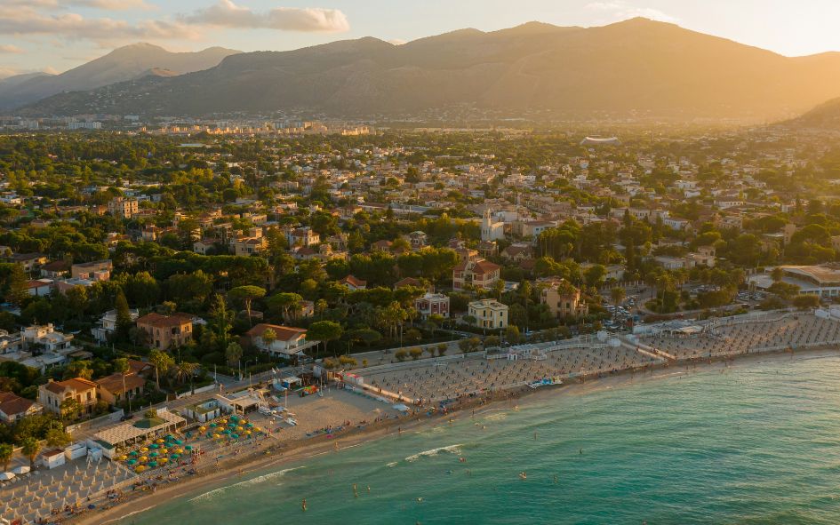 Vue aérienne sur le bord de mer à Catane en Sicile