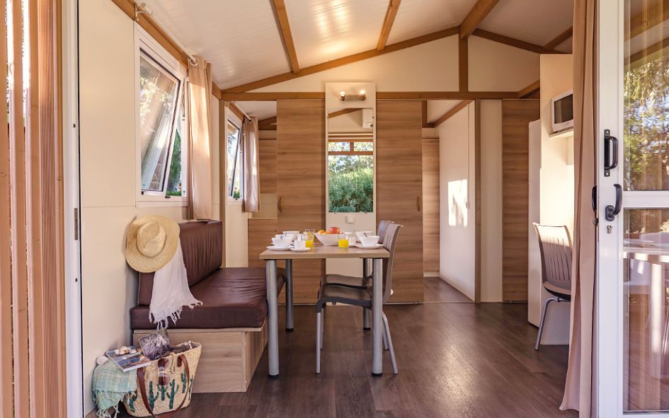 Camping Rubina Resort Empuriabrava salon bungalow cinq personnes