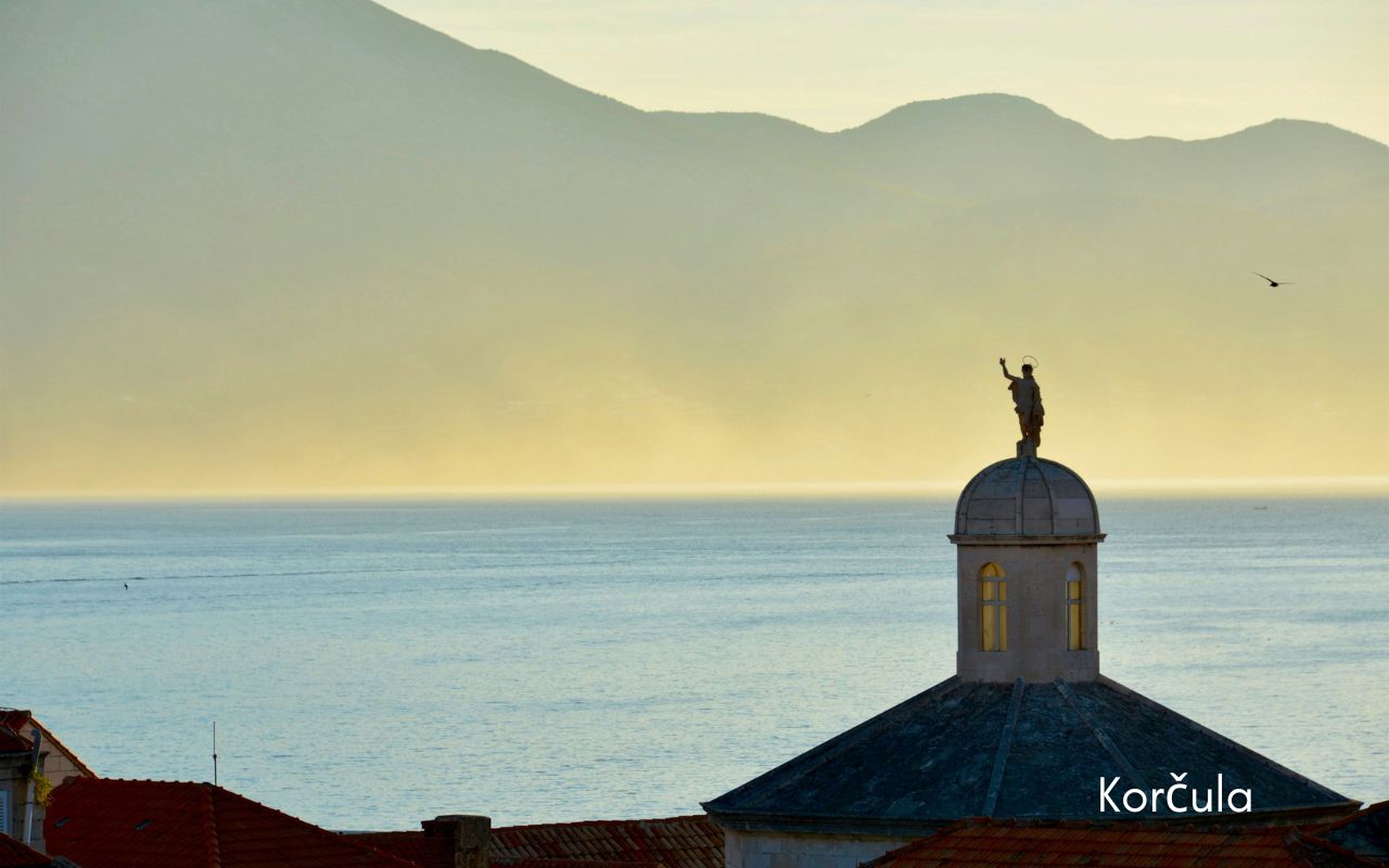 Coucher de soleil à Korčula pendant les vacances en Croatie avec Ateya Vacances