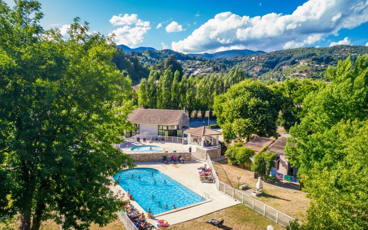 La pommeraie piscine extérieure