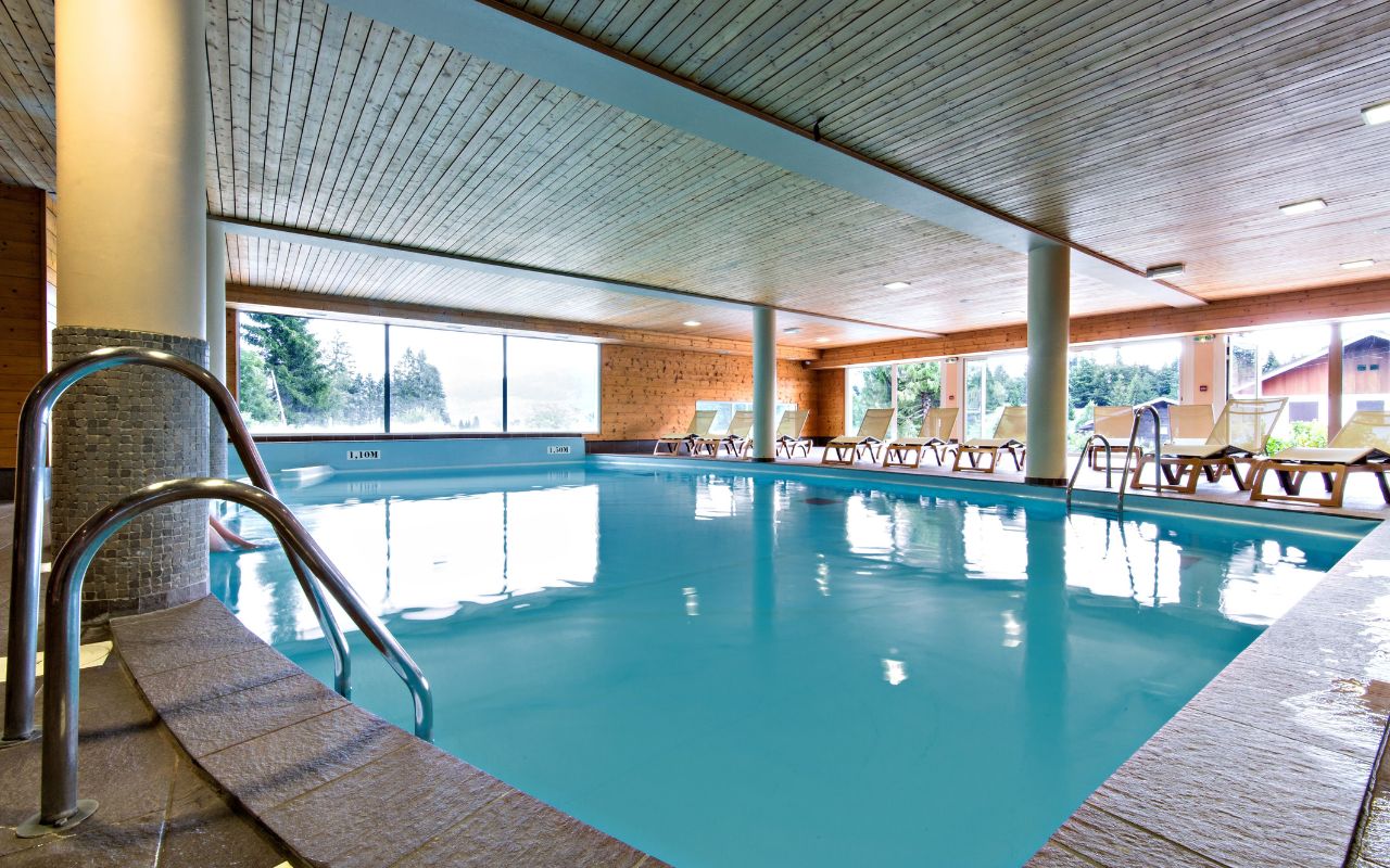 Piscine intérieure à disposition au chalet du Grépillon aux Rousses