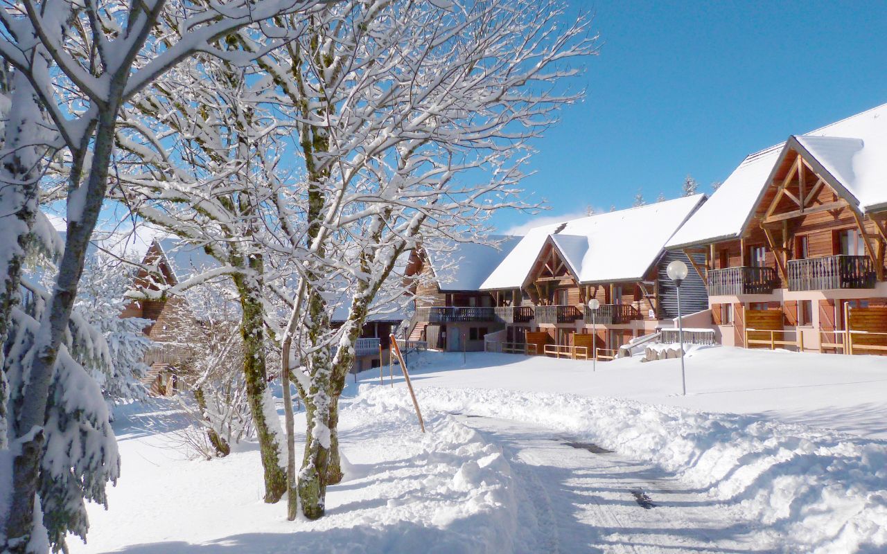 Résidence dans le Puy de Dôme Le bois de la Reine aux façades enneigées