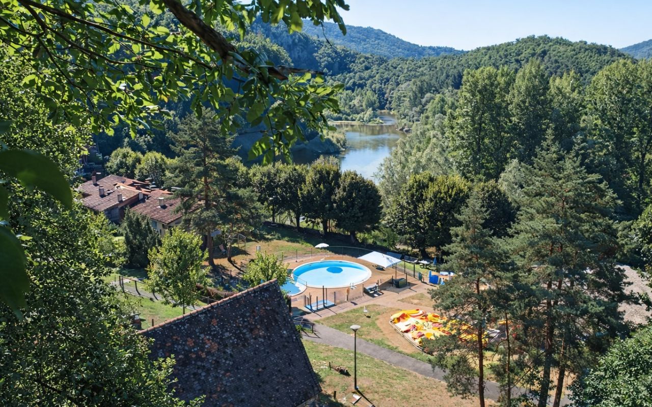 Residence vorey sur arzon piscine