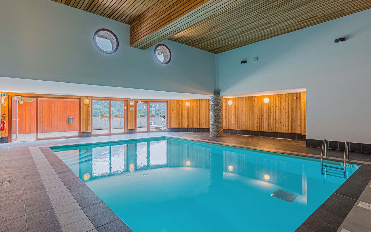 Espace aquatique intérieur à la résidence Les Epinettes à Vaujany
