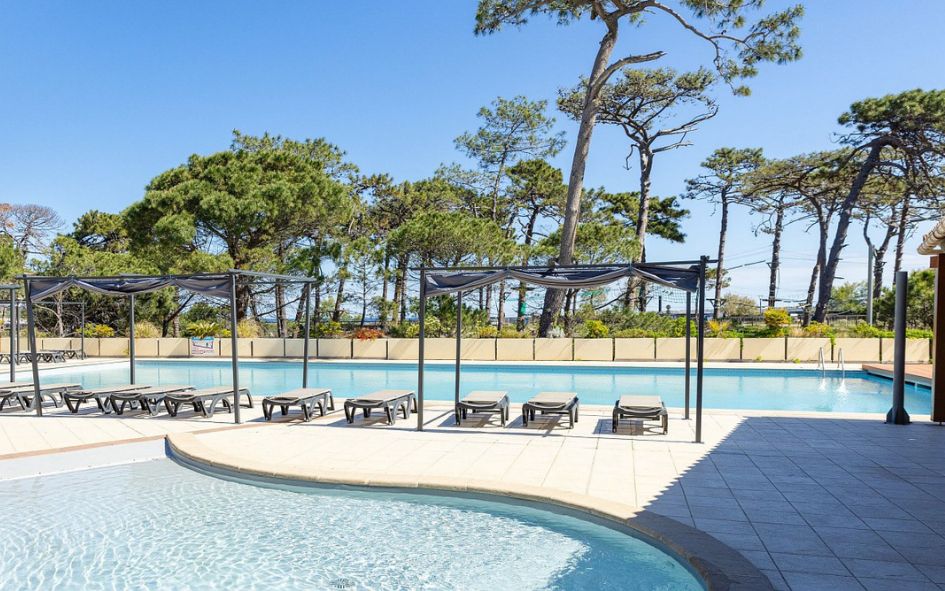Piscine extérieure au Village club Calvi