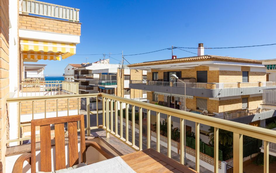 Vue latérale depuis le balcon des appartements Mestre Extra à Oliva